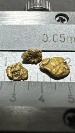 砂金　中粒　観賞・資料用 砂金 25粒 - メルカリ