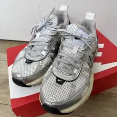 NIKE スニーカー V2Kラン　セール！！