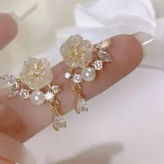 ピアス ドレス　お花 パール 揺れる 高見え 韓国 結婚式　プチプラ　ブライダル