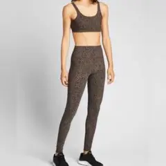 Alo yoga 豹柄　レギンスセットアップのサムネイル