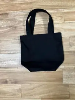 黒のトートバッグ