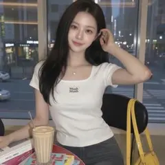 muahmuah スリットボタンクロップ半袖Tシャツのサムネイル