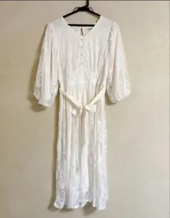axes femme ボリューム袖総レースワンピース