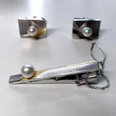 パール付きネクタイピンとカフスボタンセット