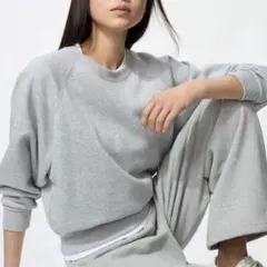 ユニクロ　クロップドスウェットシャツ