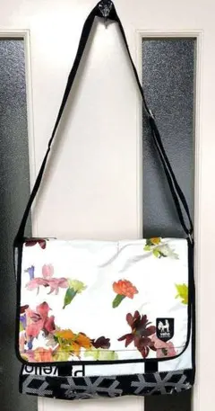 vaho メッセンジャーバッグ　ショルダーバッグ