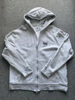 パーカーアディダス