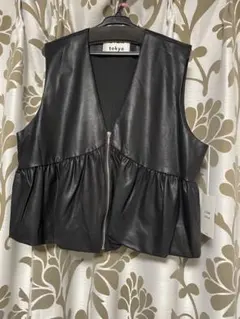 CYAN TOKYO ヴィーガンレザーバルーンギャザーベスト