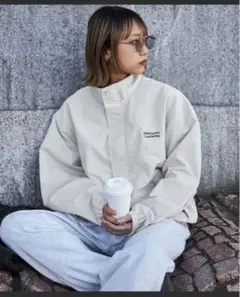 FFEINアイボリー sサイズ ナイロンジャケット　ドローコード付きユニセックス