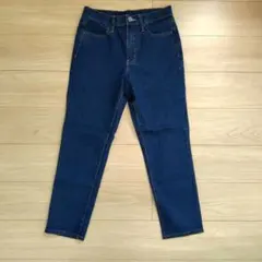 ストレートレッグ　デニム　ジーンズ　濃紺　濃い目　ブルー