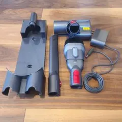 Dyson V8 Slim fluffy 充電器と付属品付き - メルカリ