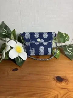 パイナップル柄ネイビーポーチ