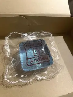 kikisquishy M クリア純泥 スクイーズ 牛ケーキ 青 ラメ