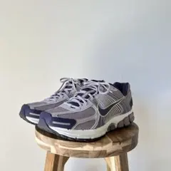 【美品】NIKE ZOOM VOMERO 5 バイオレット スニーカー