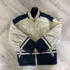 古着屋で購入しました。