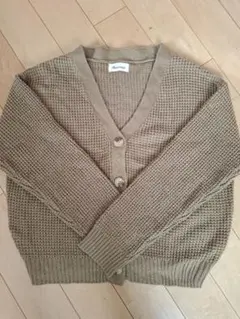 Alma Design ベージュ Vネックカーディガン