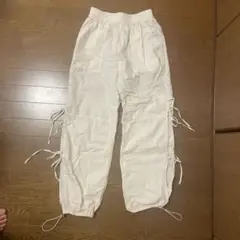カーゴパンツ　サイドリボン　ホワイトSサイズ