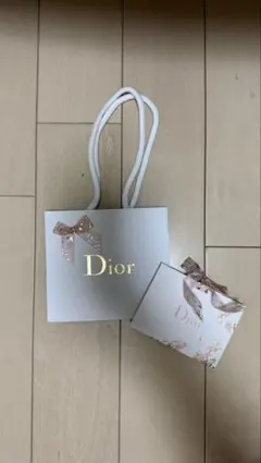 Dior 小型ショップ袋 白 レザー調 リボン付き - メルカリ