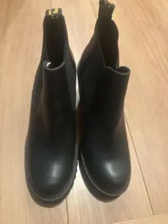 黒 ドクターマーチンブーツ