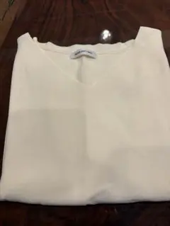 ホワイトVネック ノースリーブ ニット