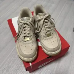 NIKE AIR FORCE 1 ベージュ スニーカー ユニセックス25センチ
