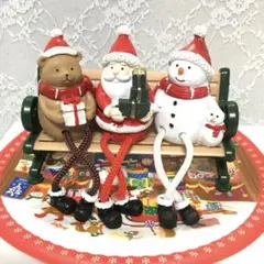 ナチュラルキッチンクリスマスの相談をするサンタ ベアー　スノーマン