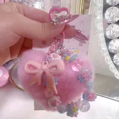 ビーズキーホルダー　ふわふわハートリボン