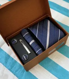 新品未使用高級感のあるネクタイ、ネクタイピン、カフスボタン ハンガッチ4点セット