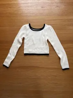 ホワイトリブ編みクロップドニット