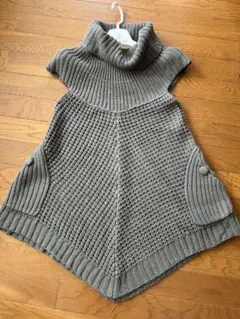 グレー ニットタートルネックベスト