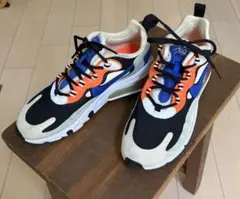 NIKE（ナイキ）AIR MAX 270 REACT スニーカー　23㎝　US6のサムネイル
