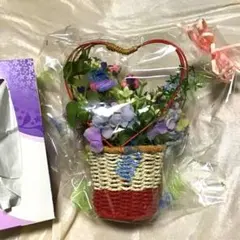 ハート型バスケットの造花アレンジメント