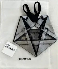 未使用132 5. ISSEY MIYAKEバッグ 132 5. STANDARD BAG – ISSEY MIYAKE ONLINE STORE