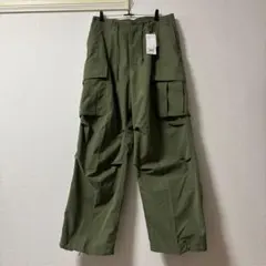 BEAMS TM バルーンカーゴパンツ オリーブ Mサイズのサムネイル