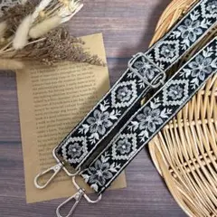 21.インド刺繍ショルダースラップ　スマホショルダー