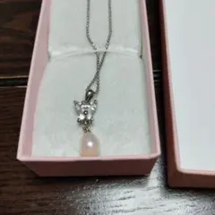 パールと蝶々のネックレス