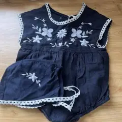 黒い花柄刺繍ロンパース・帽子セット