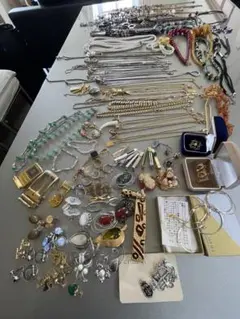 アクセサリー　ネクタイピン　他　色々まとめ売り　大量