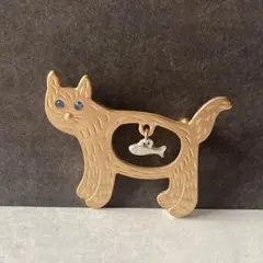 猫 ブローチ ゴールド おしゃれ ゆれる 魚 チャーム かわいい ギフト