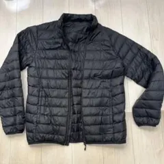 黒のキルティングダウンジャケット