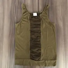 カーキ　タンクトップ