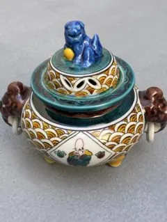【美品】色絵 金彩 香炉 三つ足 獅子飾り 陶器 香道具 和風置物