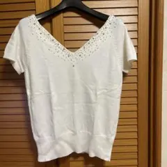 Off-Lesson Vネックビジュー付き半袖ニット