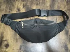 ブラック ナイロン ボディバッグ しまむら
