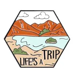 ピンズ バッジ ブローチ バッヂ ( 六角　LIFE,S A TRIP 人生 )
