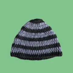 黒とグレーのストライプニット帽