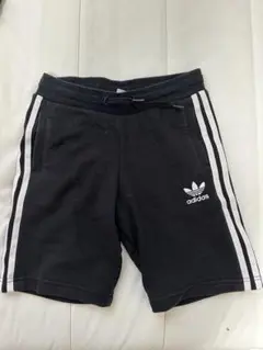 adidas 黒 ハーフパンツ 3本ライン
