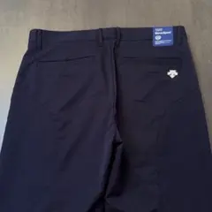 DESCENTE ロゴマーク×ロゴタグ ストレッチ素材ゴルフパンツのサムネイル