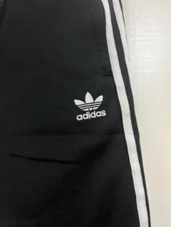 adidas ブラック ジャージパンツ
