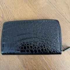 ESSE クロコダイル風型押し長財布